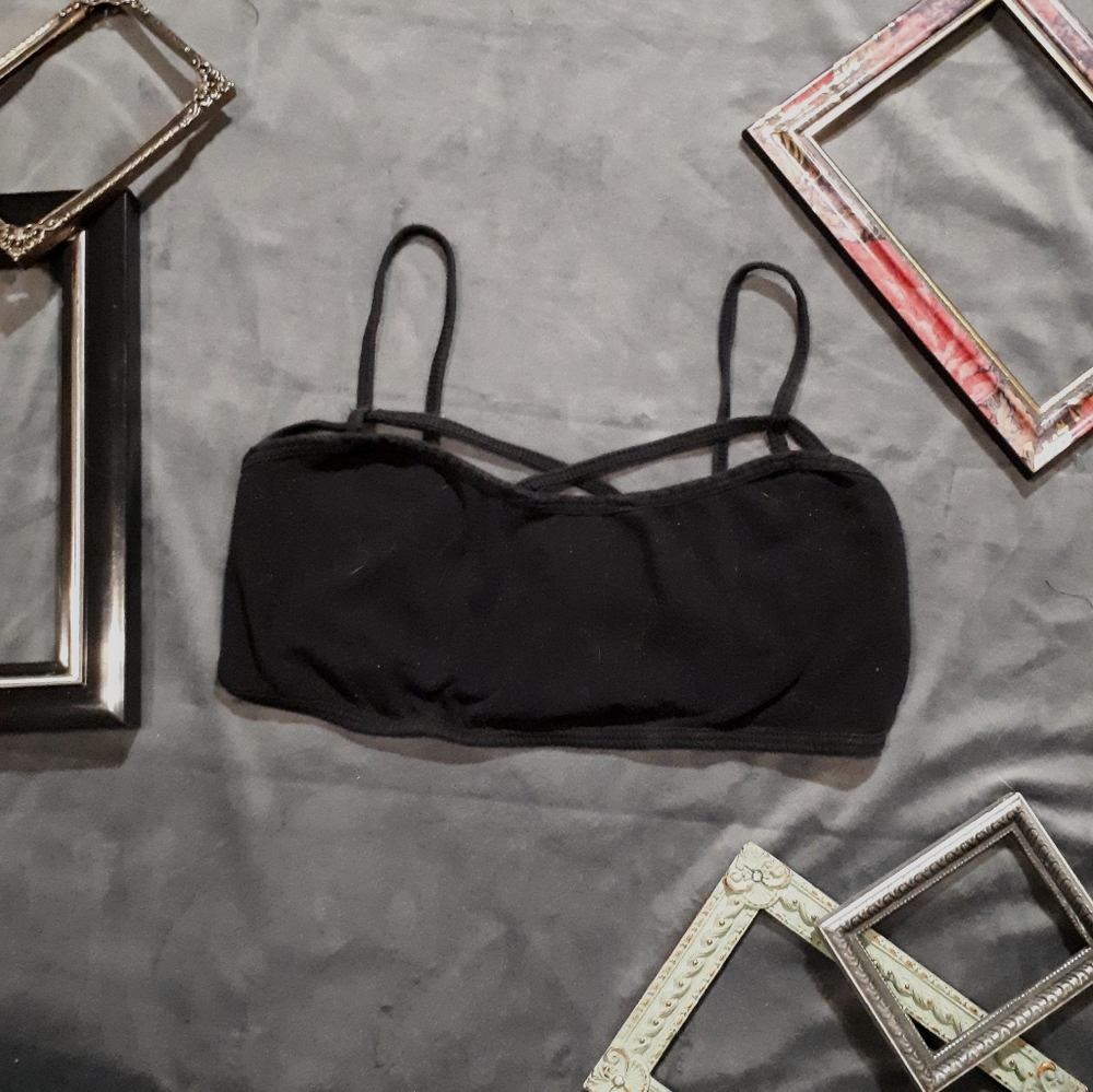 Strappy crop top 🌞